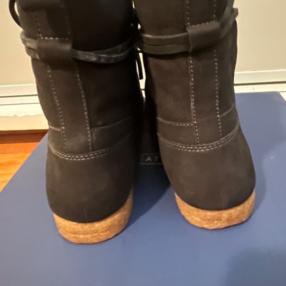 BRAND NEW. WOMENS  ** ATWELL Winter boots 7.  SHEEPSKIN lining - Picture 2 of 5